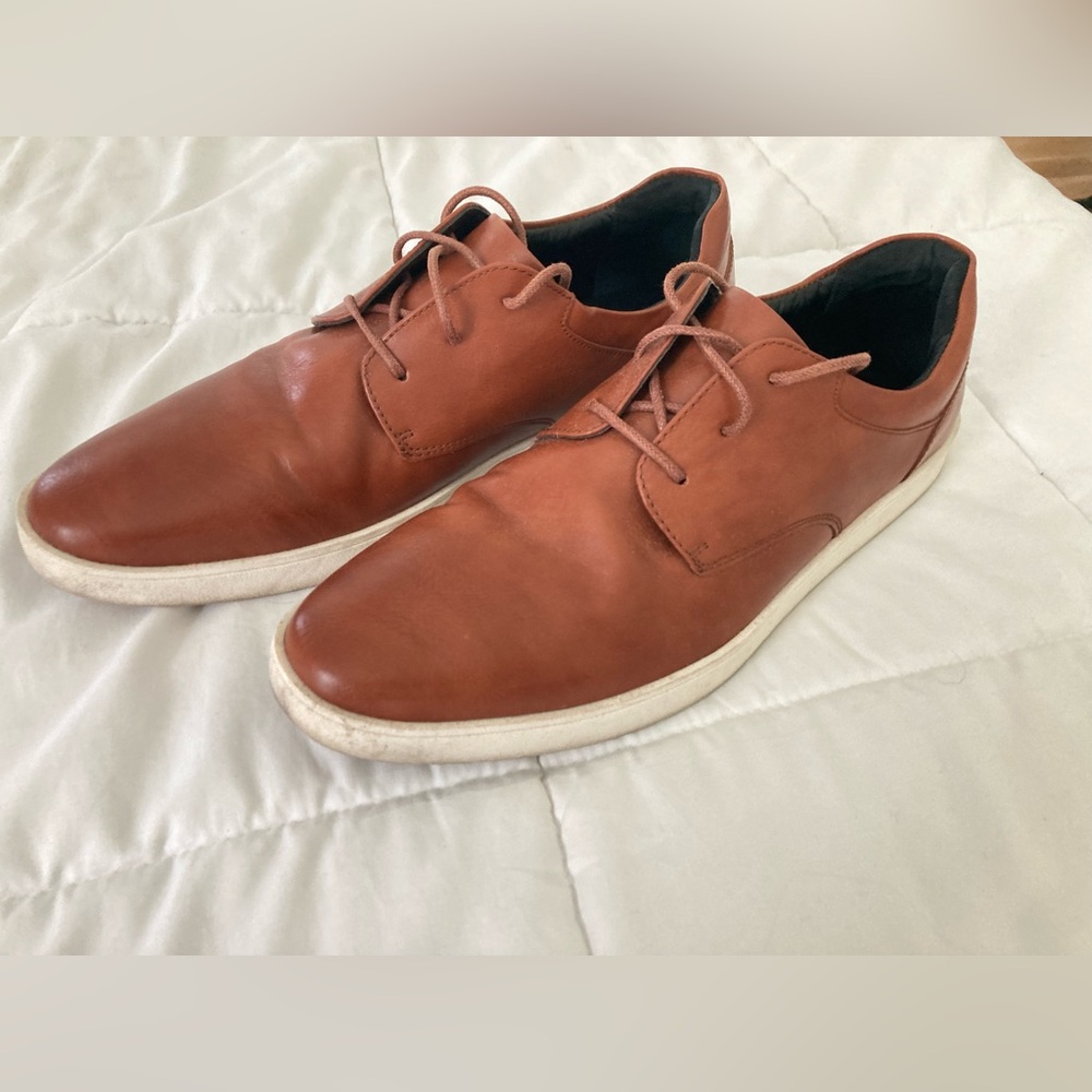 Men’s Alfani brown casual shoes w/ white soles. Size 10.